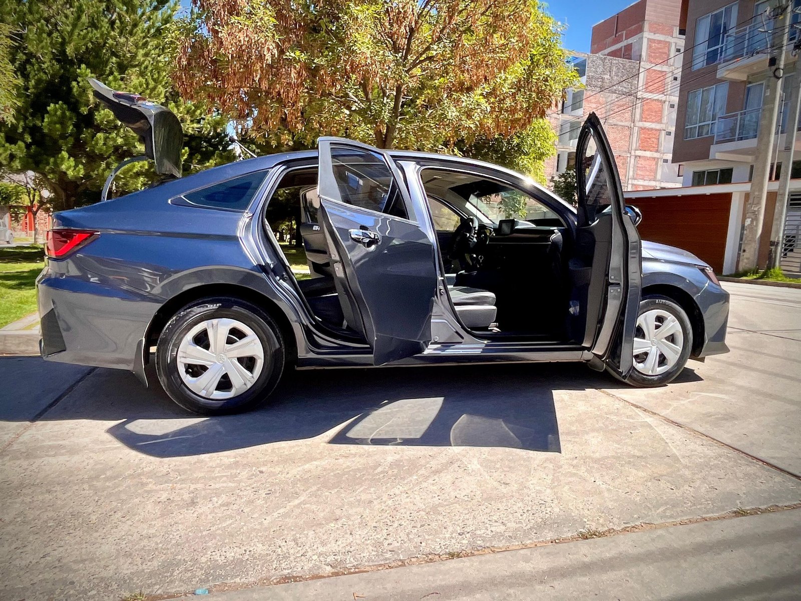 
Toyota Yaris 2025 completo									