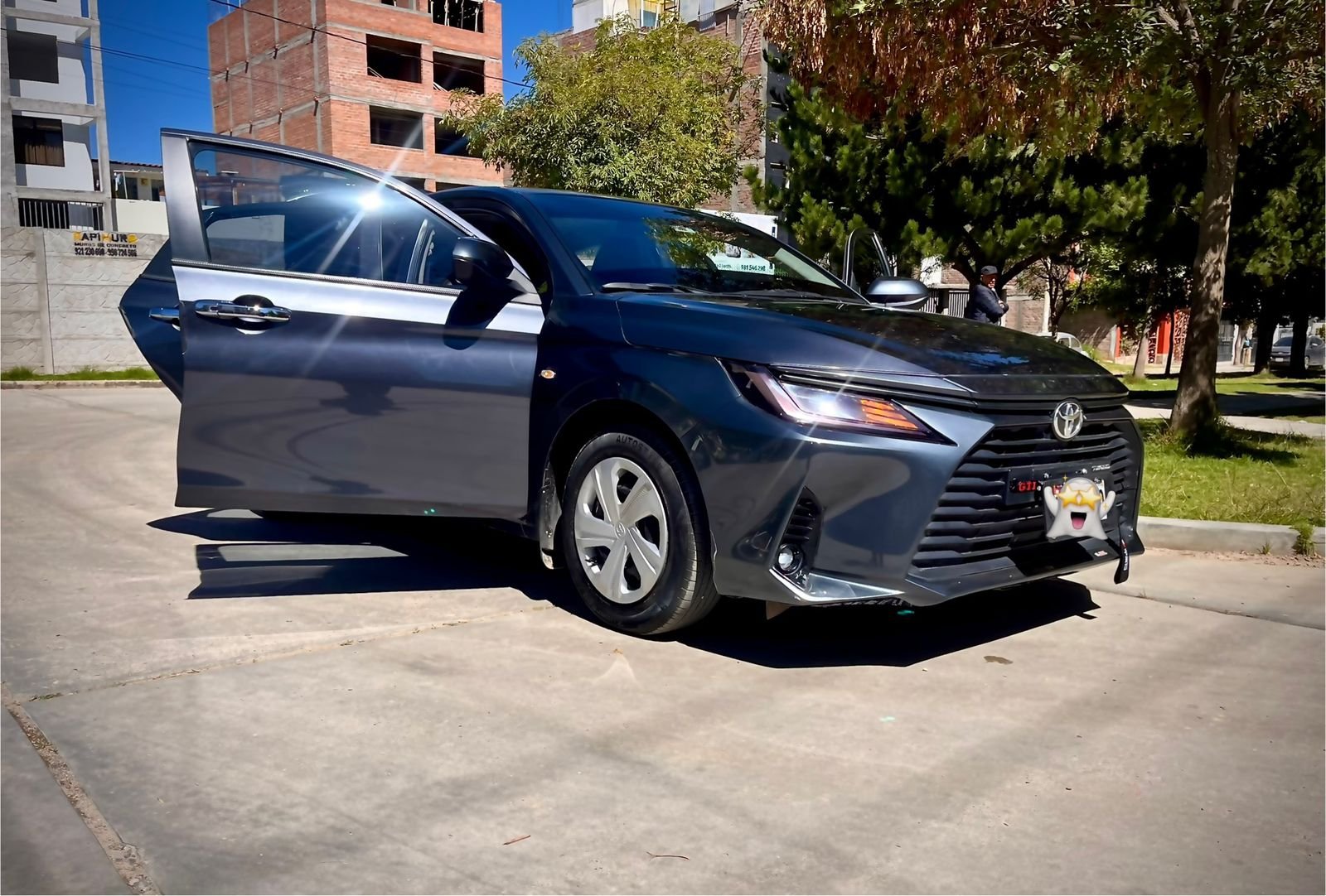
Toyota Yaris 2025 completo									