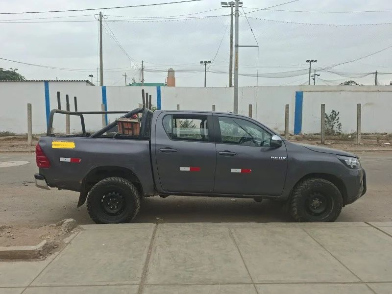 TOYOTA HILUX 4X4 DIESEL SR 2023 – CAMIONETA